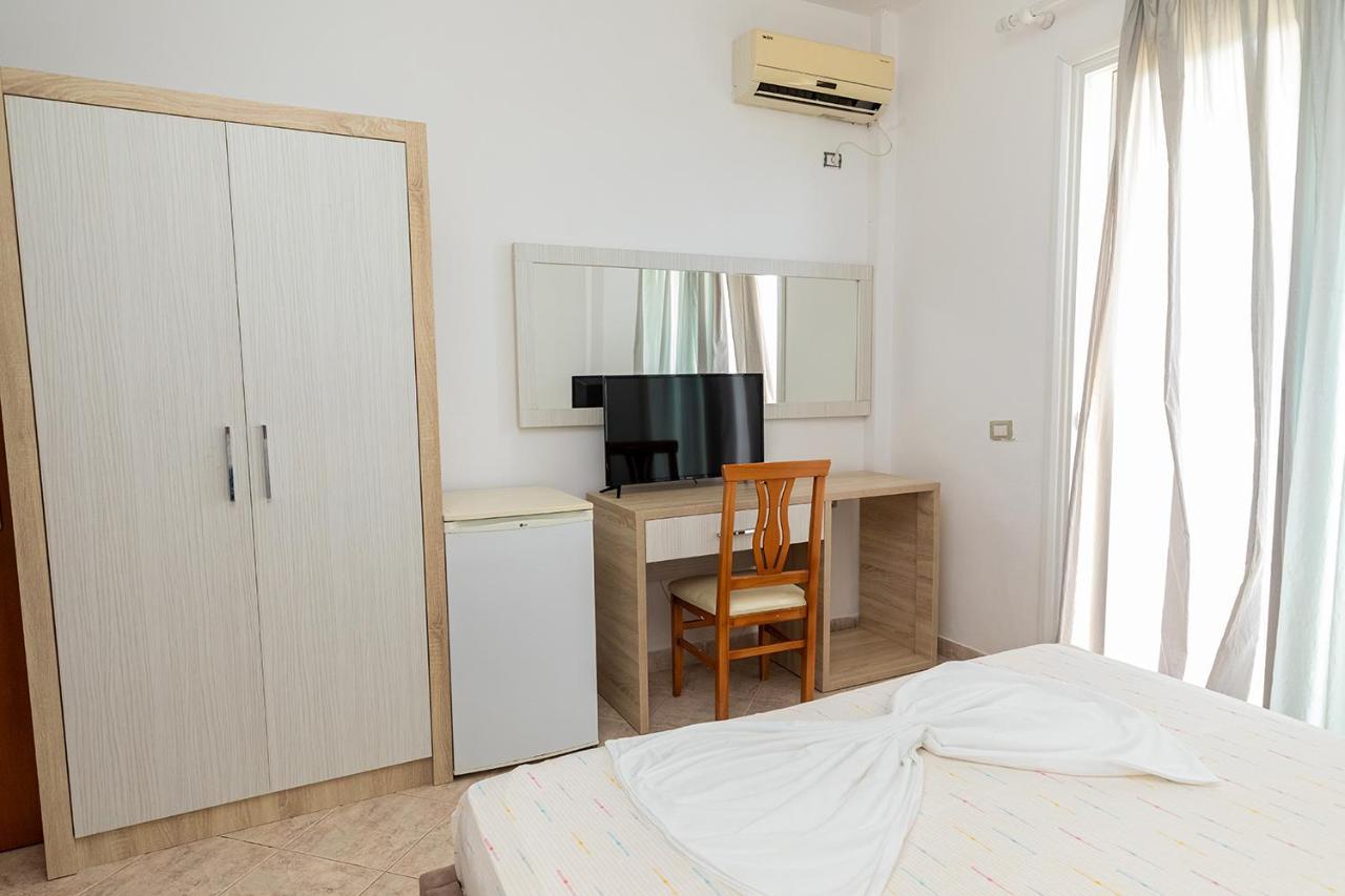 Hotel Dini Radhimë 外观 照片