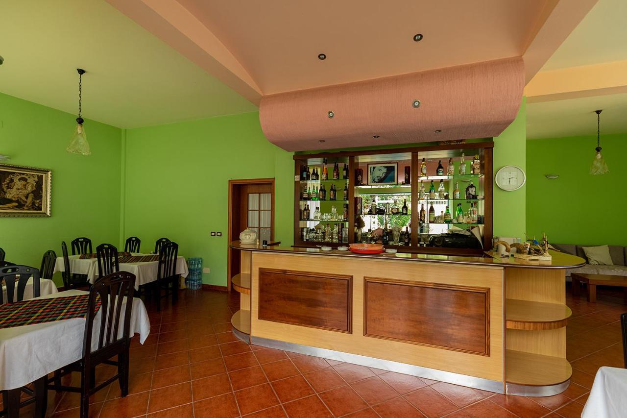 Hotel Dini Radhimë 外观 照片