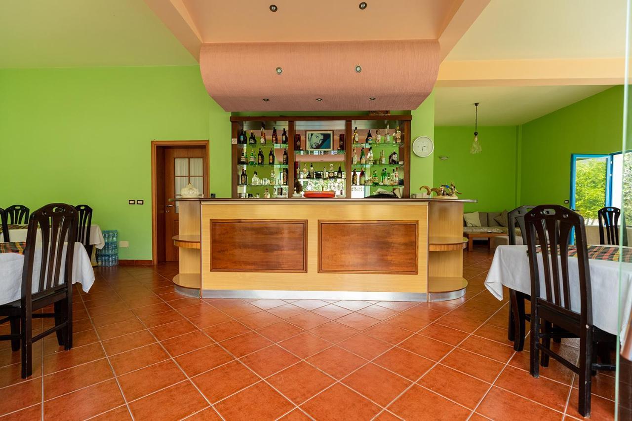 Hotel Dini Radhimë 外观 照片