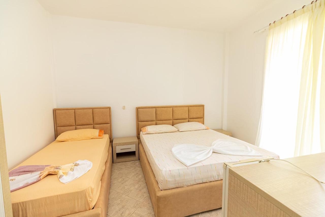 Hotel Dini Radhimë 外观 照片