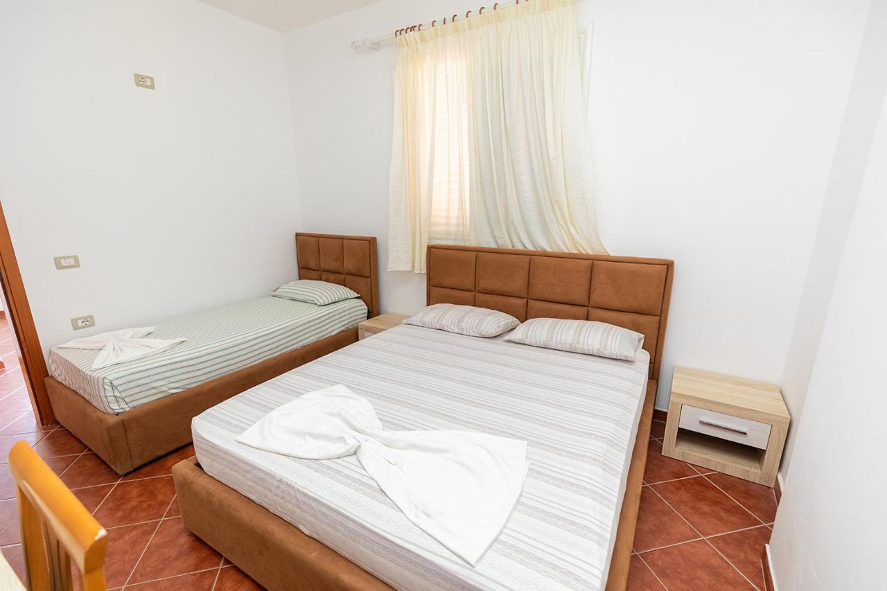 Hotel Dini Radhimë 外观 照片