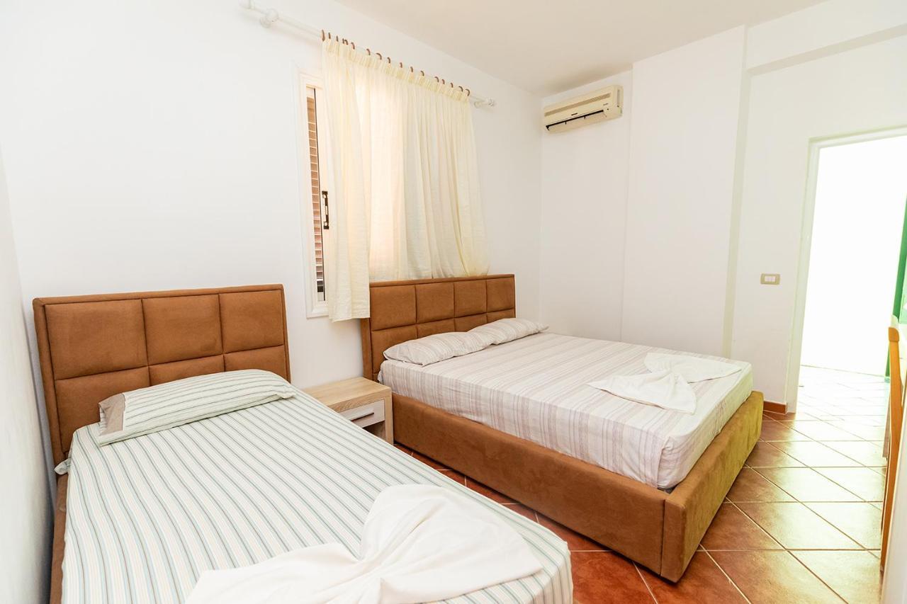 Hotel Dini Radhimë 外观 照片