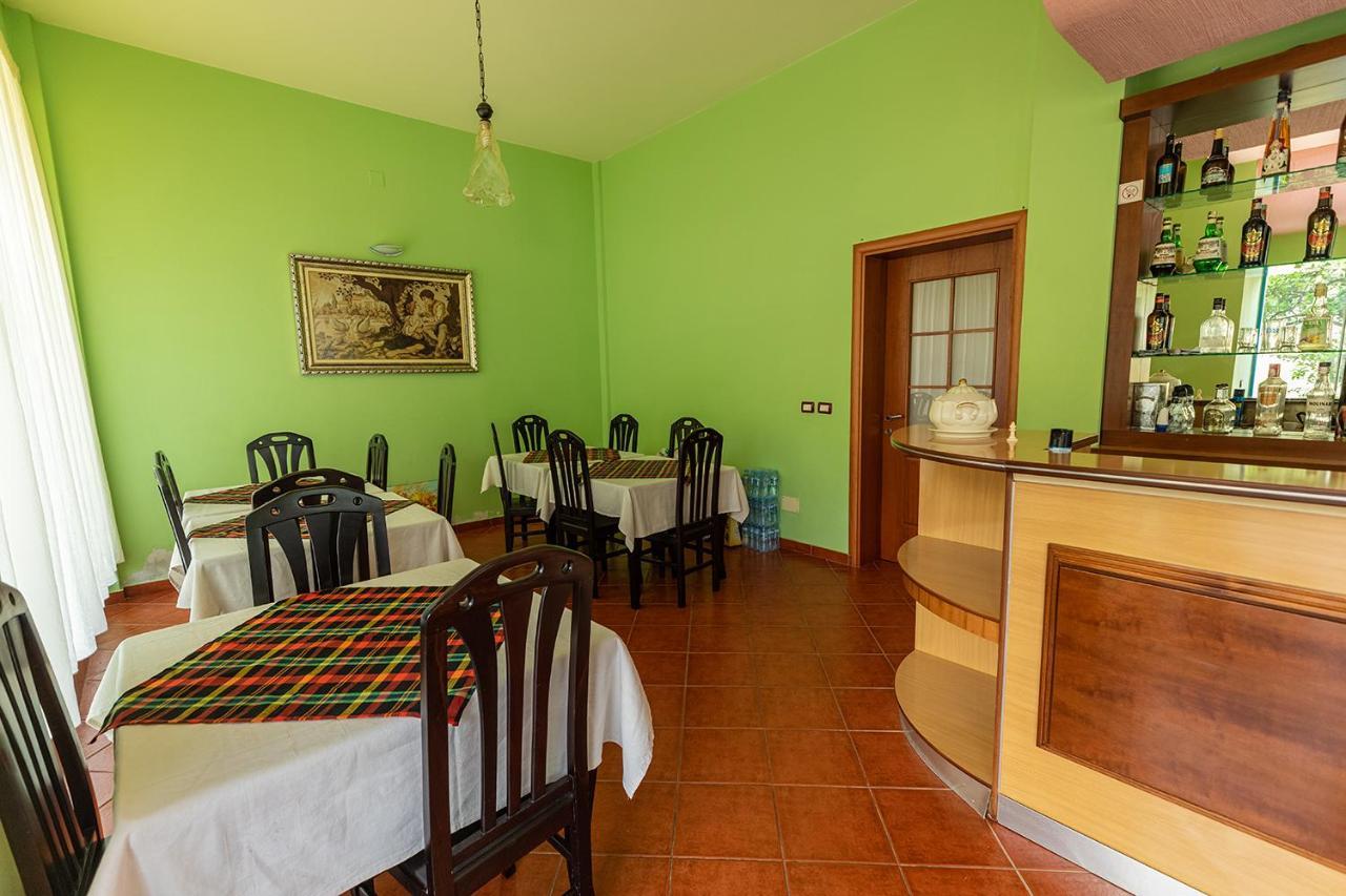 Hotel Dini Radhimë 外观 照片