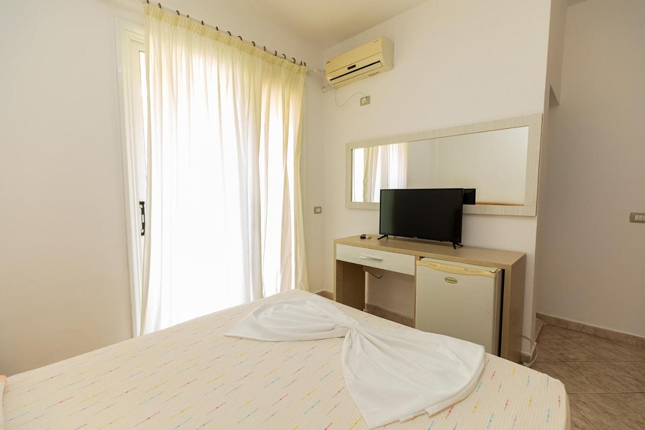 Hotel Dini Radhimë 外观 照片