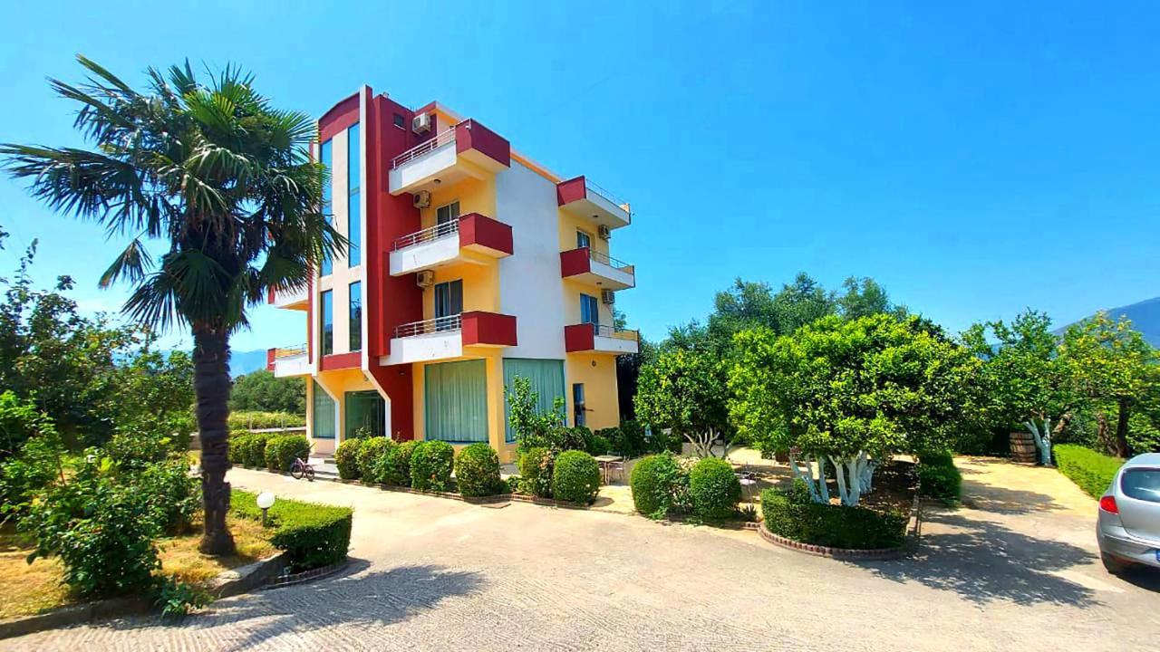Hotel Dini Radhimë 外观 照片