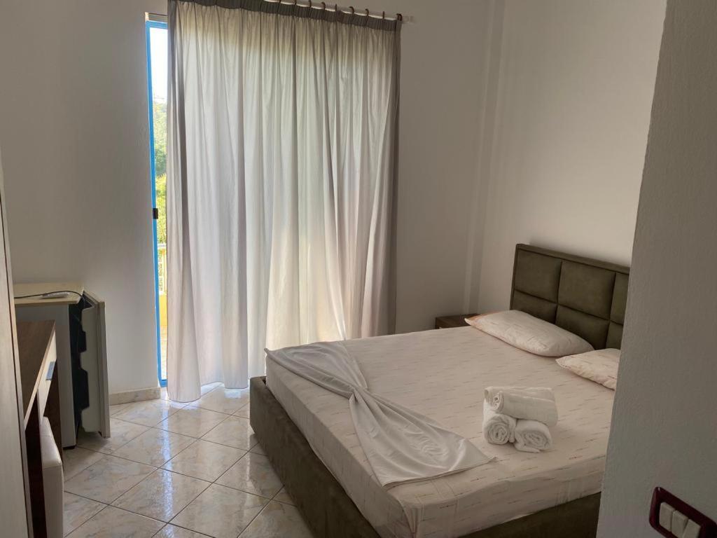 Hotel Dini Radhimë 外观 照片