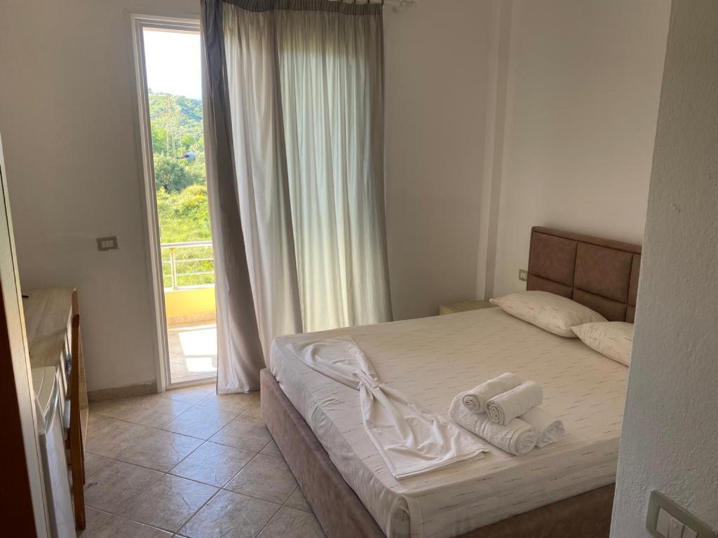 Hotel Dini Radhimë 外观 照片