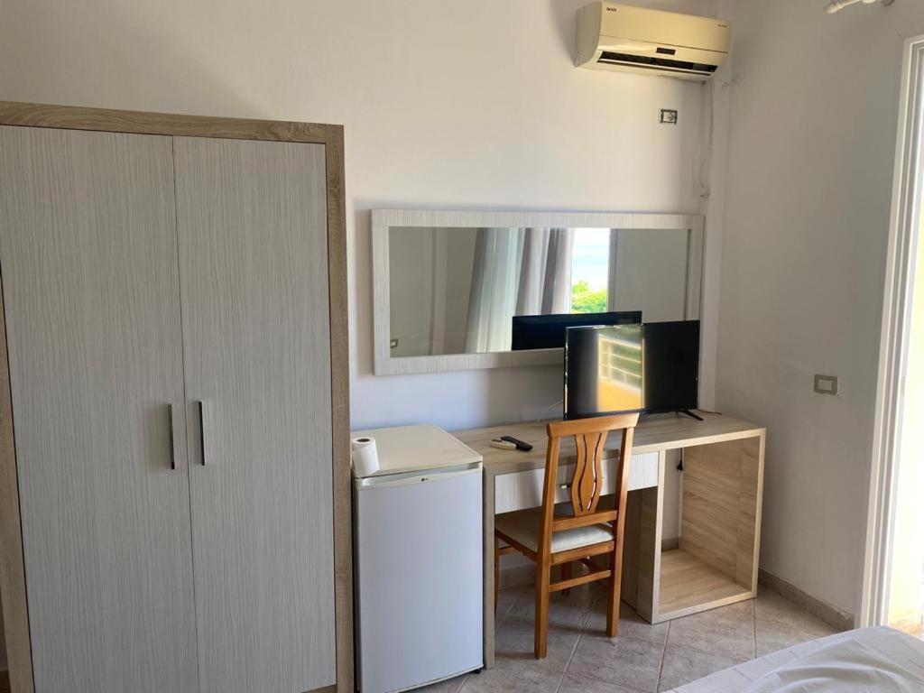 Hotel Dini Radhimë 外观 照片