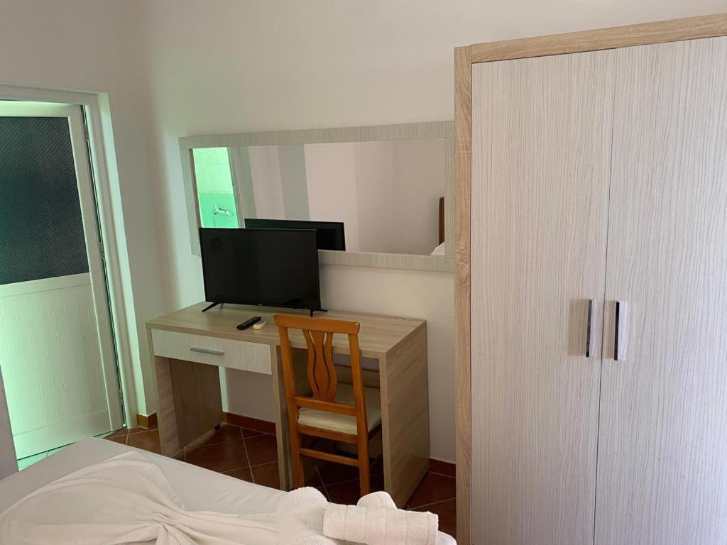 Hotel Dini Radhimë 外观 照片