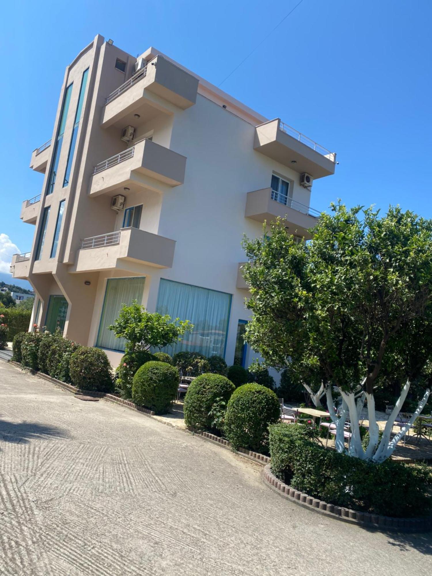 Hotel Dini Radhimë 外观 照片