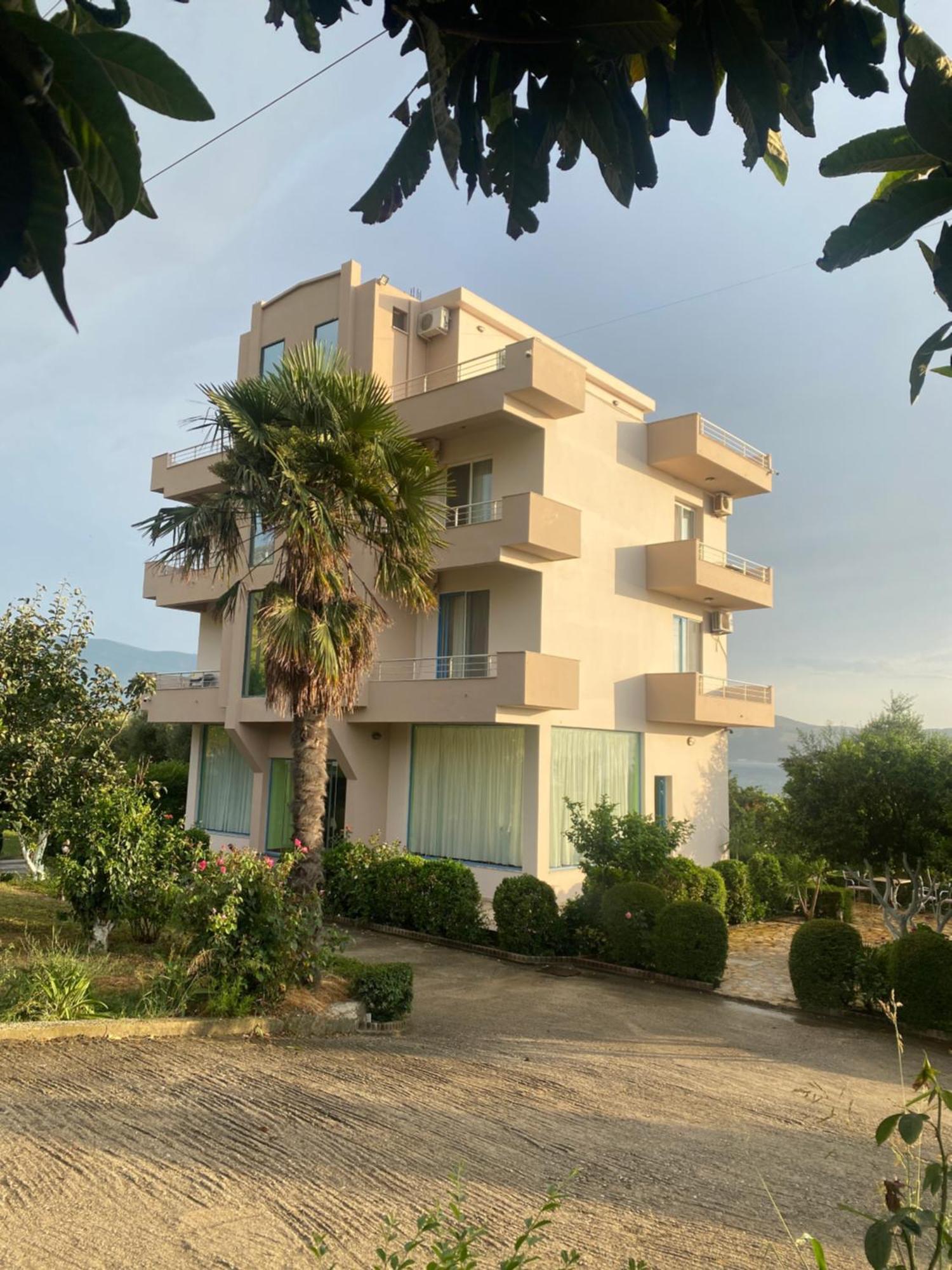 Hotel Dini Radhimë 外观 照片