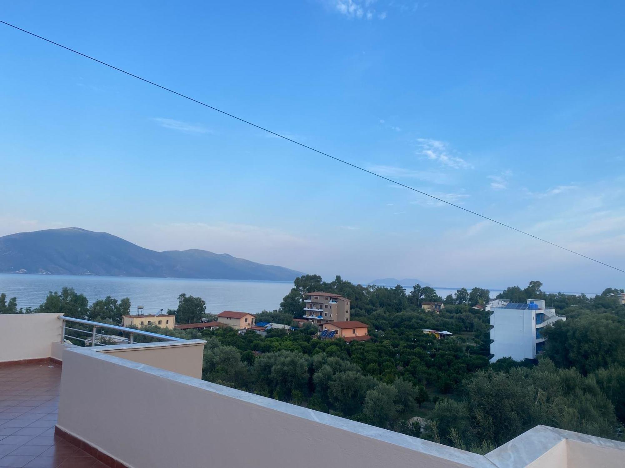Hotel Dini Radhimë 外观 照片